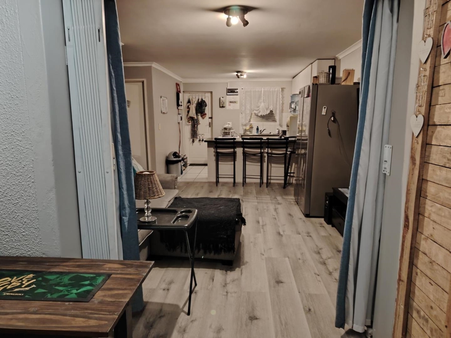 To Let 2 Bedroom Property for Rent in Goodwood Estate Western Cape